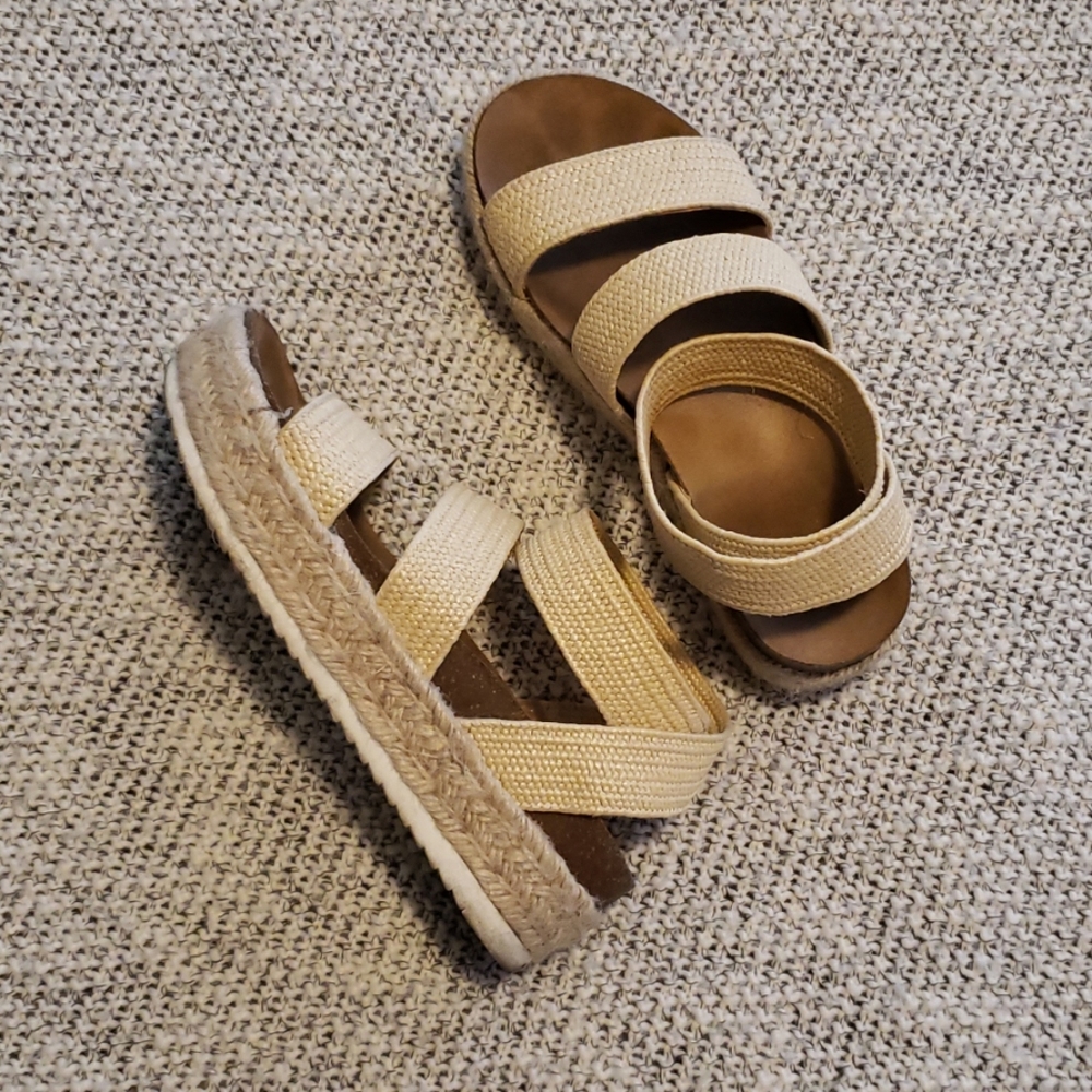 Wide strap sandles